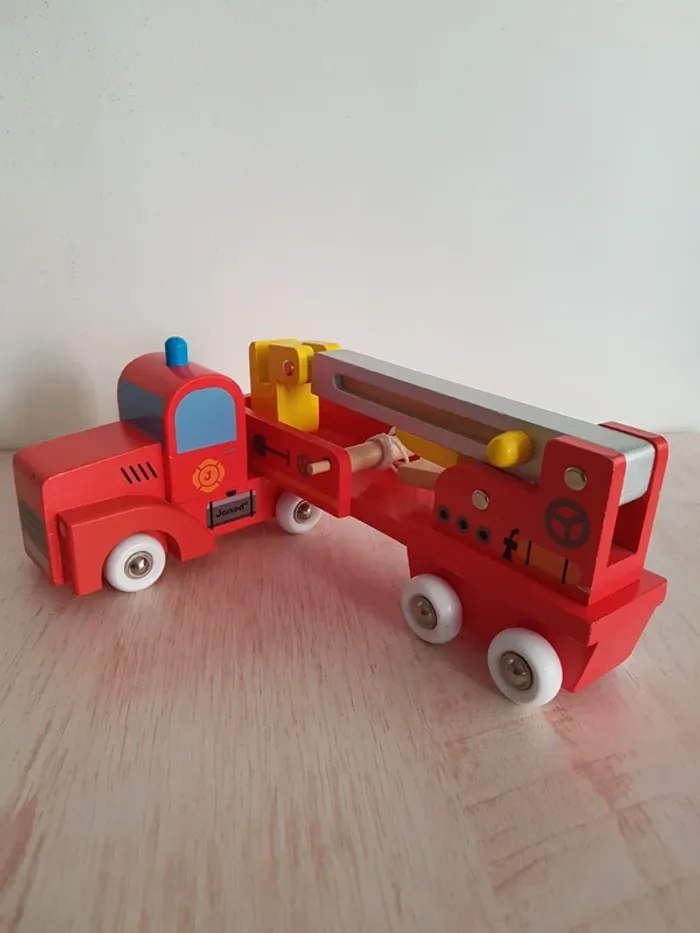 Grand camion de pompier en bois Story de Janod - photo numéro 11