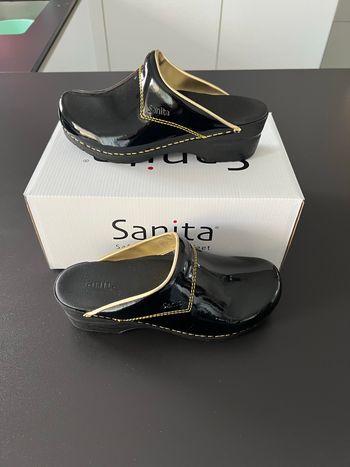 Sabot sanita noir brillant bordure or 35 neuf