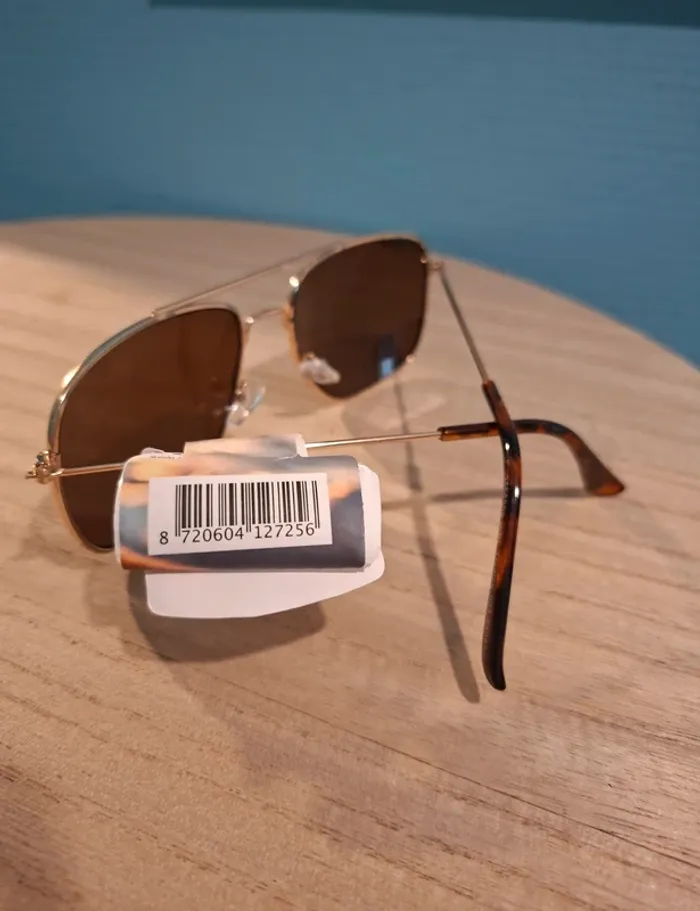 💄 Jolie paire de lunette de soleil classe 💄 - photo numéro 4