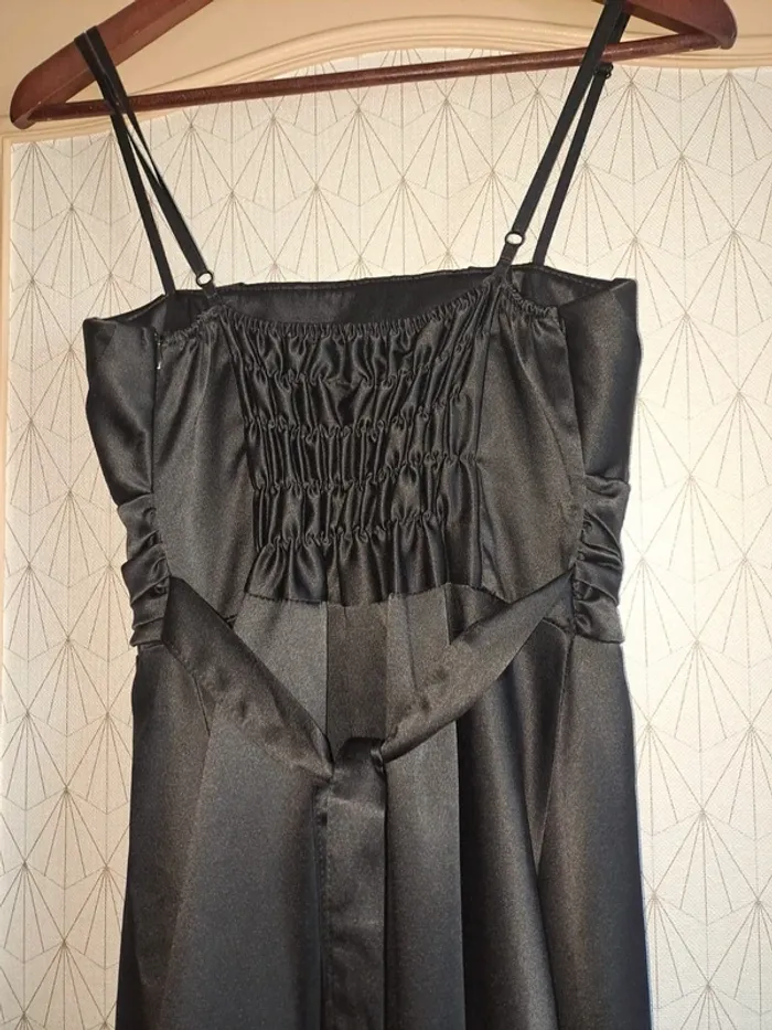 Robe noire femme S comme neuve soirée chic sexy fluide avec ceinture - photo numéro 5