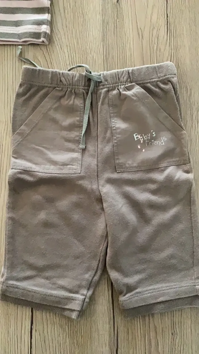 Ensemble 2 pantalons et 1 teeshirt - photo numéro 2