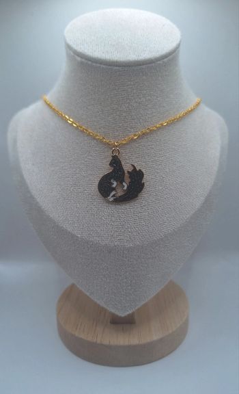 Collier chat