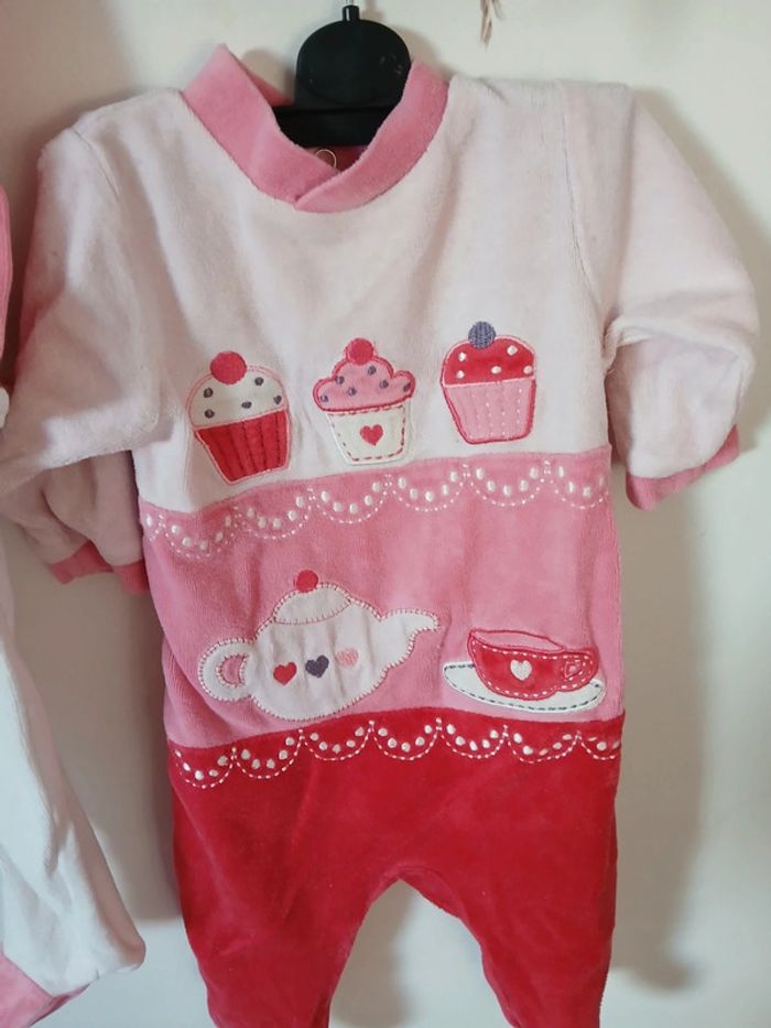 2 pyjamas - photo numéro 3