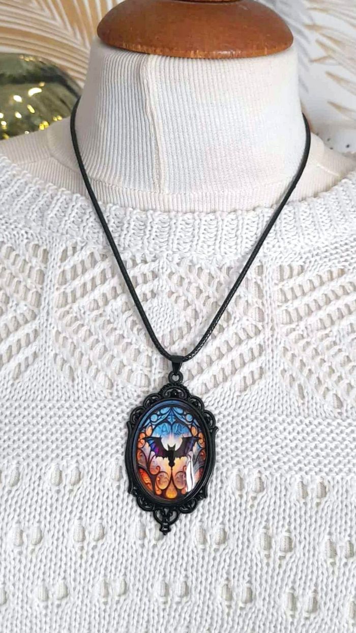 Bijoux Halloween | Collier avec pendentif ovale en résine