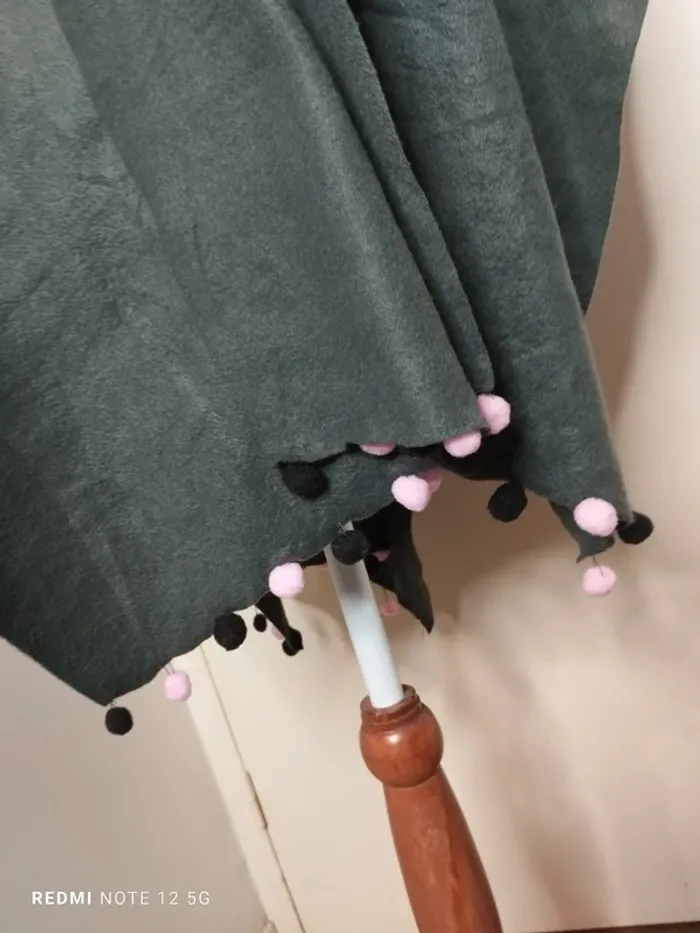 Jolie Poncho avec pompon - photo numéro 2