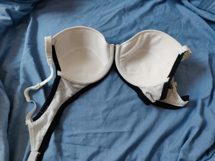 Soutien-gorge Etam blanc dentelle noire. 90D - photo numéro 2