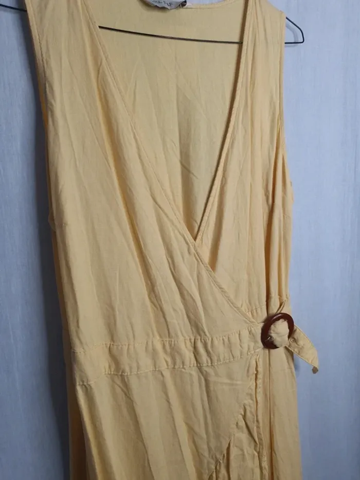 Magnifique robe jaune - photo numéro 3