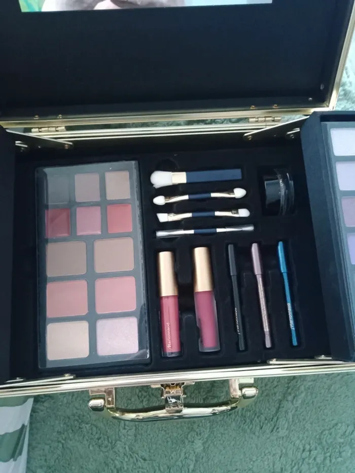 Mallette complète maquillage - photo numéro 2