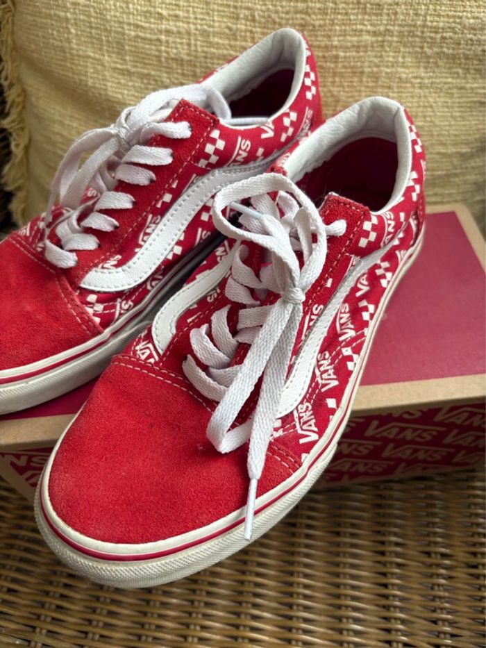Vans Old Skool - rouge/blanc à motif - daim/cuir - en très bon état - pointure 36 - photo numéro 5