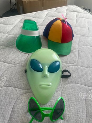 Lot d’accessoires pour costume neuf