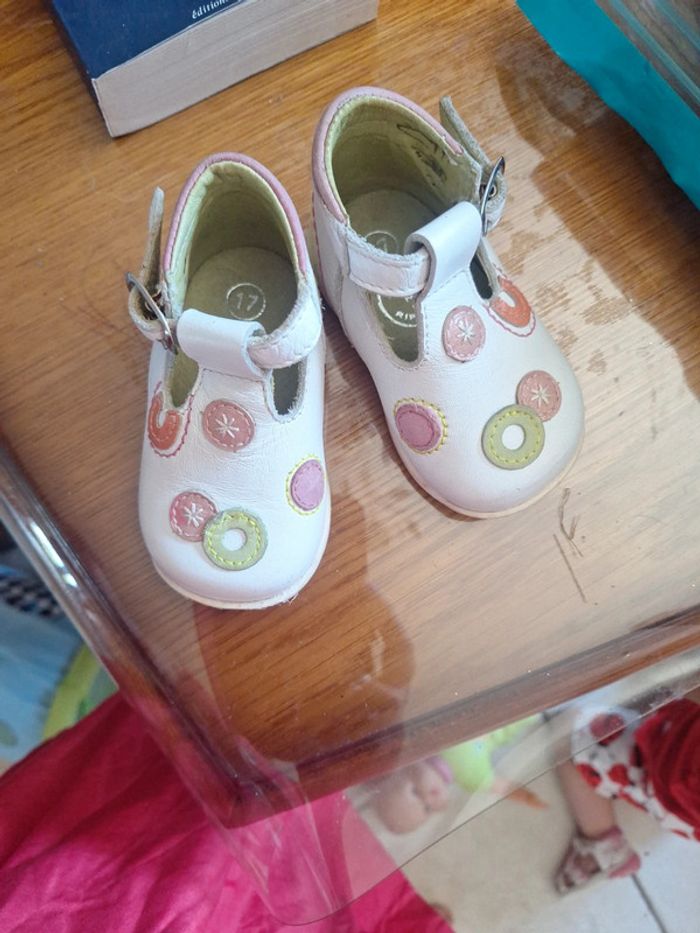 Première chaussure t17