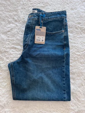 Jean Loose BZB – Taille 42 – Style tendance & confort - Neuf - Valeur 49€