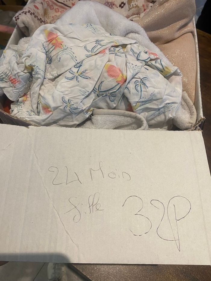 Lot de vêtements fille 24mois