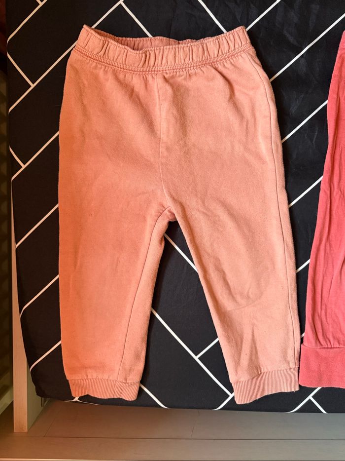 Lot garçon 23 mois – 2 pantalons + 1 haut manches longues 👶🏼 - photo numéro 2