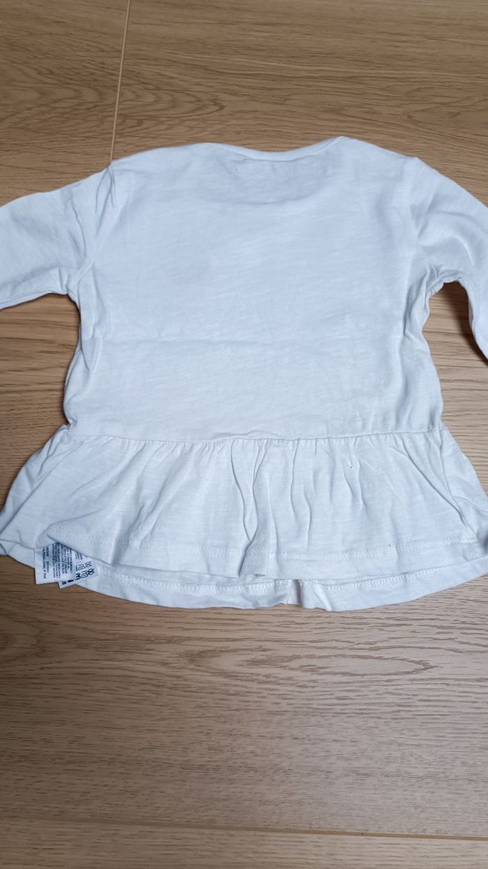 Pantalon, 3 t-shirts et gilet 18 mois - photo numéro 5