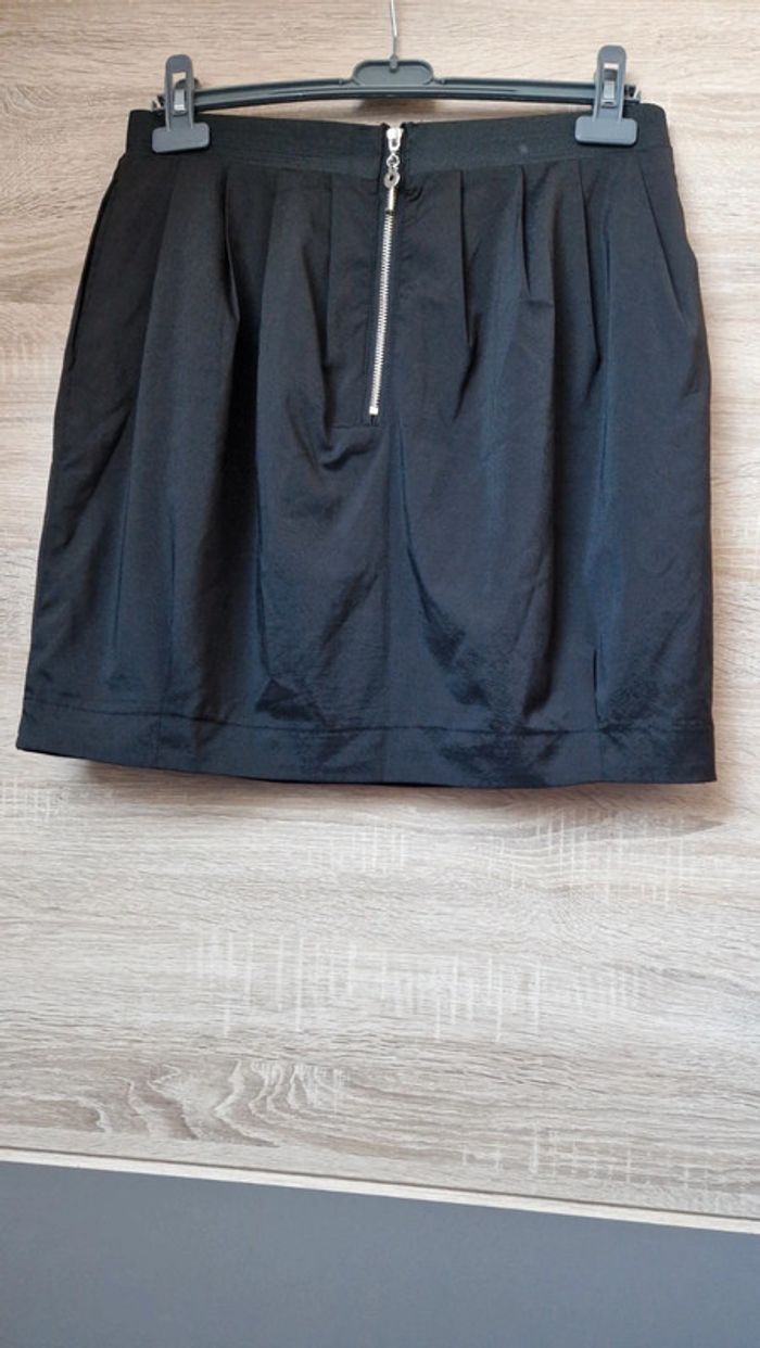 Jupe noire. - photo numéro 2