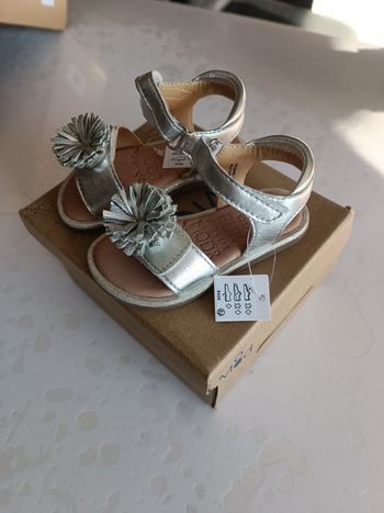 Sandale mod8 taille 20 neuve