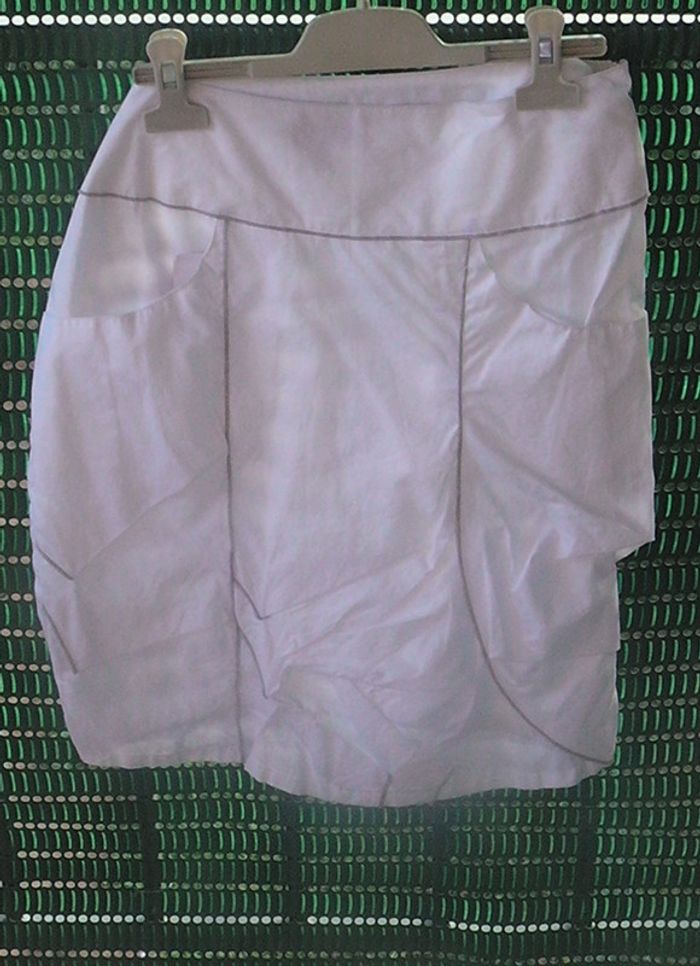 JUPE blanche à bandes grises