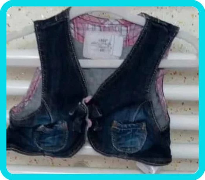 Gilet  sans manche  en  jeans H & M Taille  4  /  6  mois - photo numéro 2