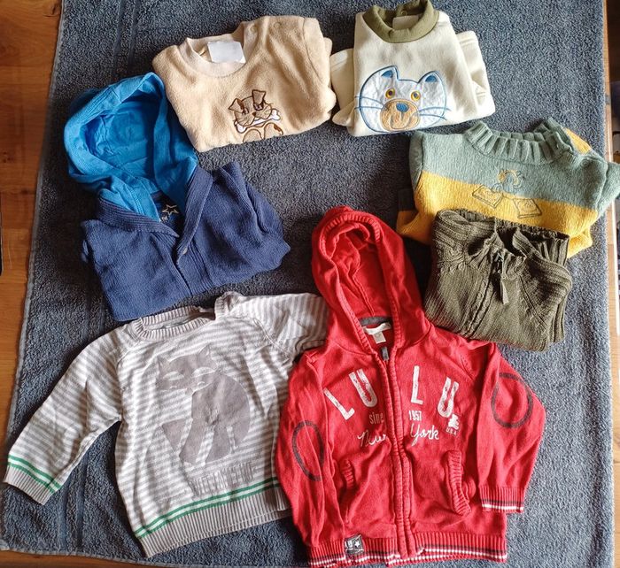 Lot pulls et gilets 12 mois