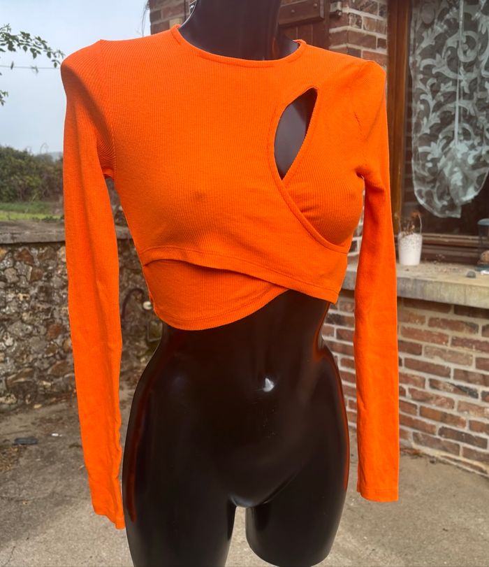 Crop top asymétrique cut-out orange – Taille 36 – FB Sister 🧡 - photo numéro 2