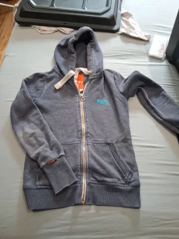 Sweat zippée a capuche  superdry xs