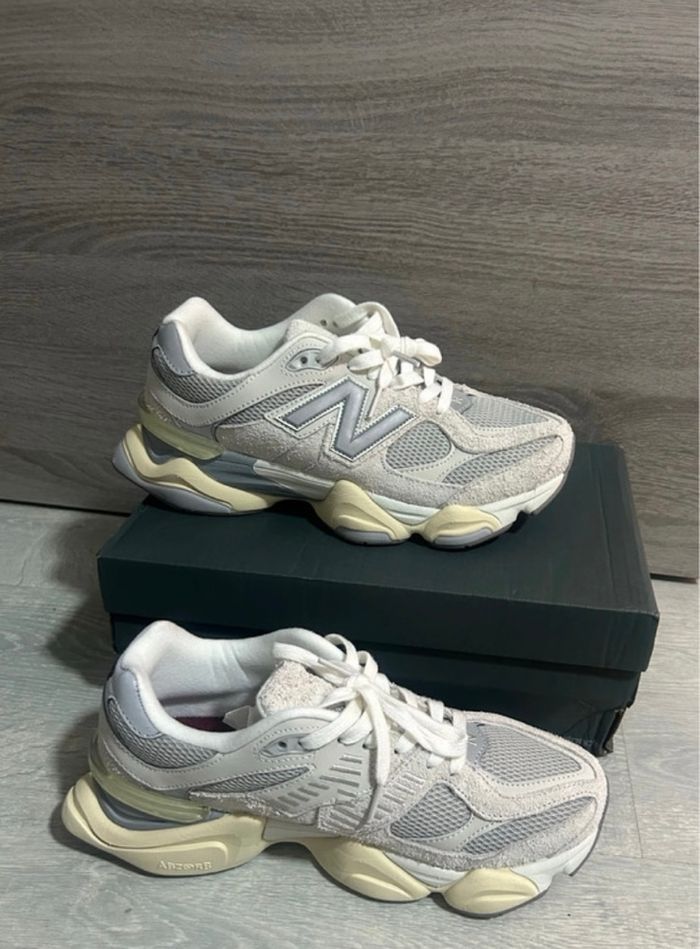paire de New Balance 9060