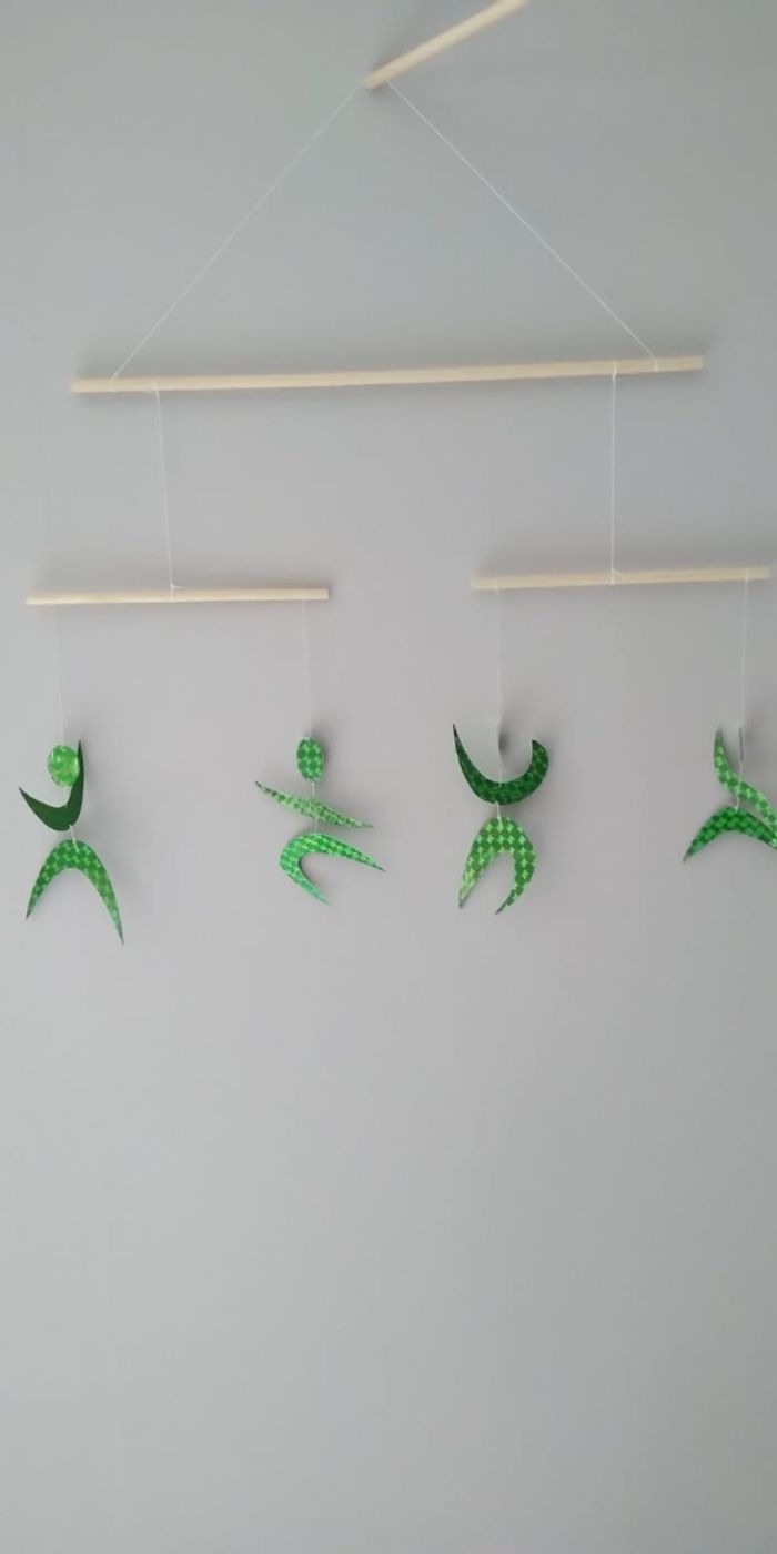 Neuf mobile des danseurs Montessori