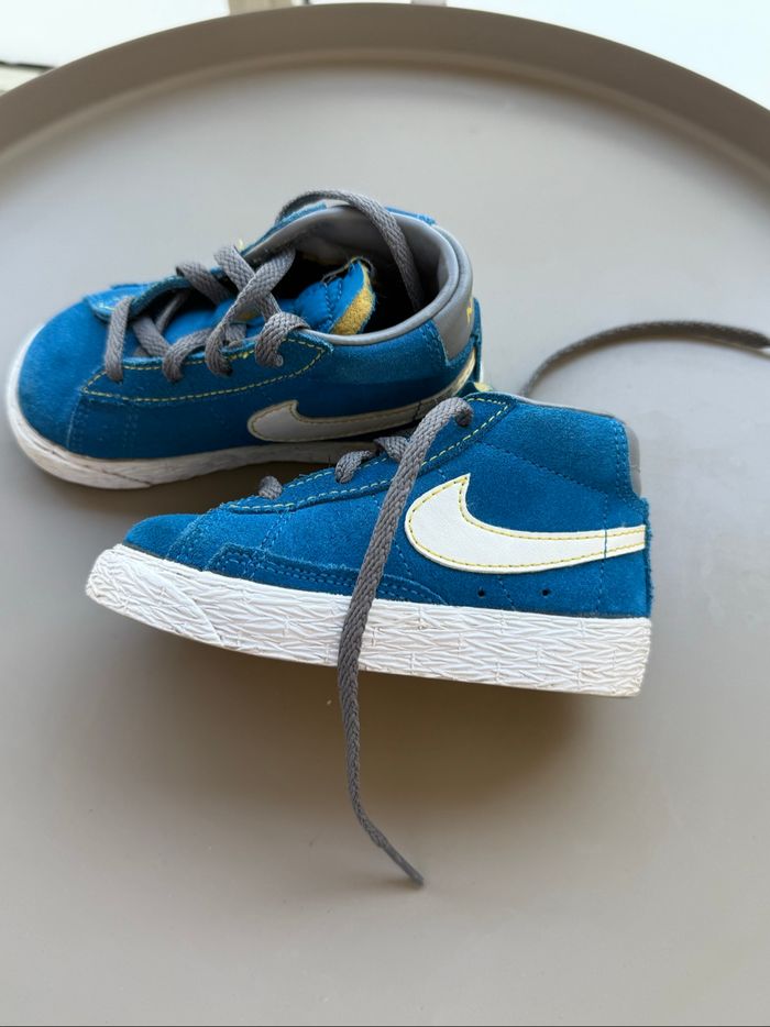 Basket garçon Nike Blazer bleue en parfait état