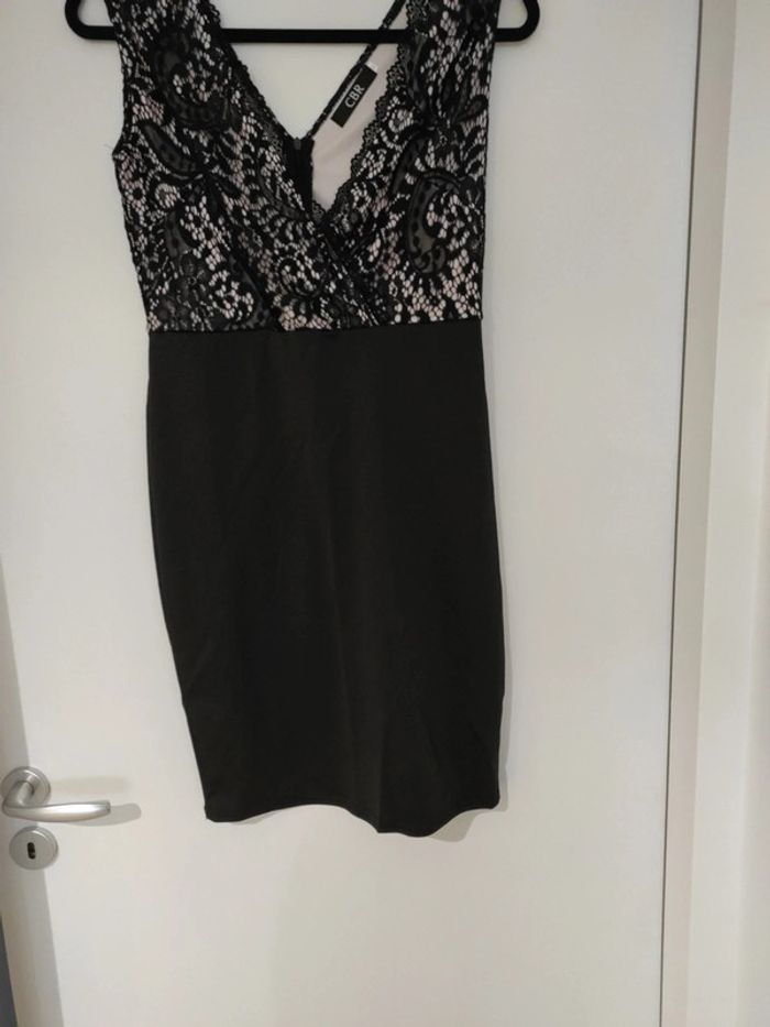 Robe noire dentelle 38 - photo numéro 3