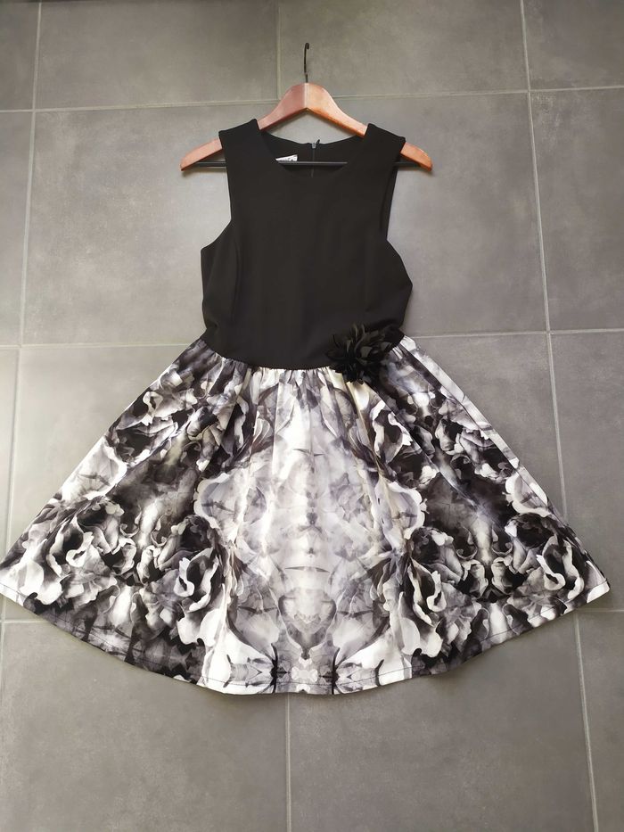 Robe neuve Rinascimiento taille 38