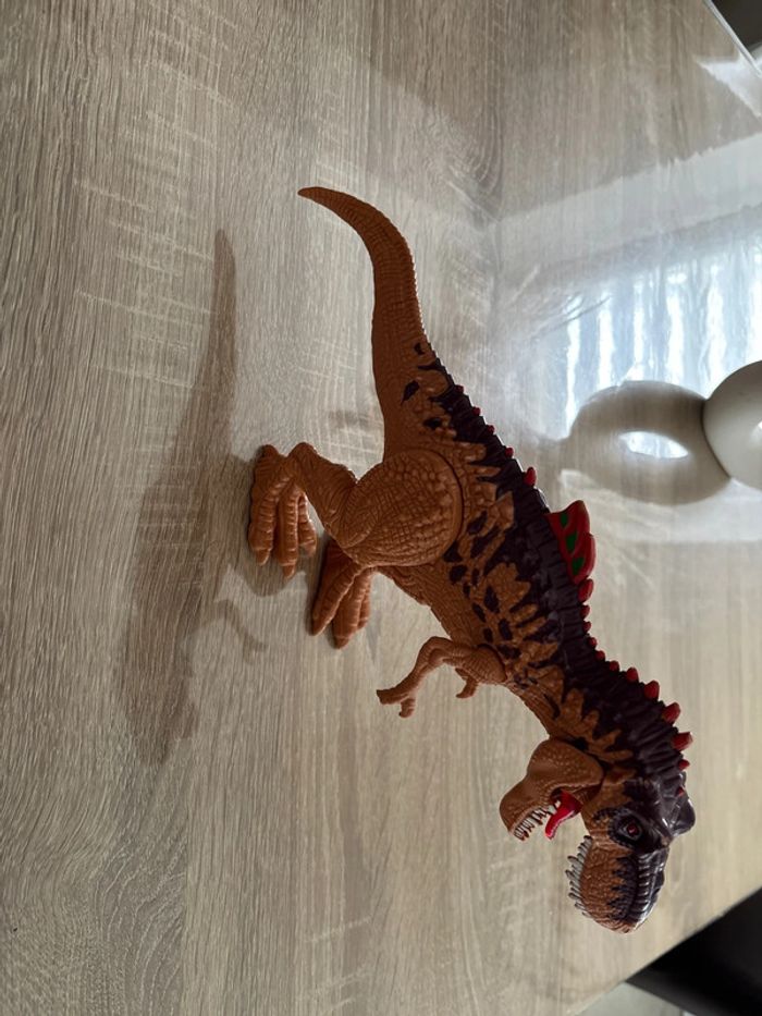 Dinosaure sonore et lumineux - photo numéro 2