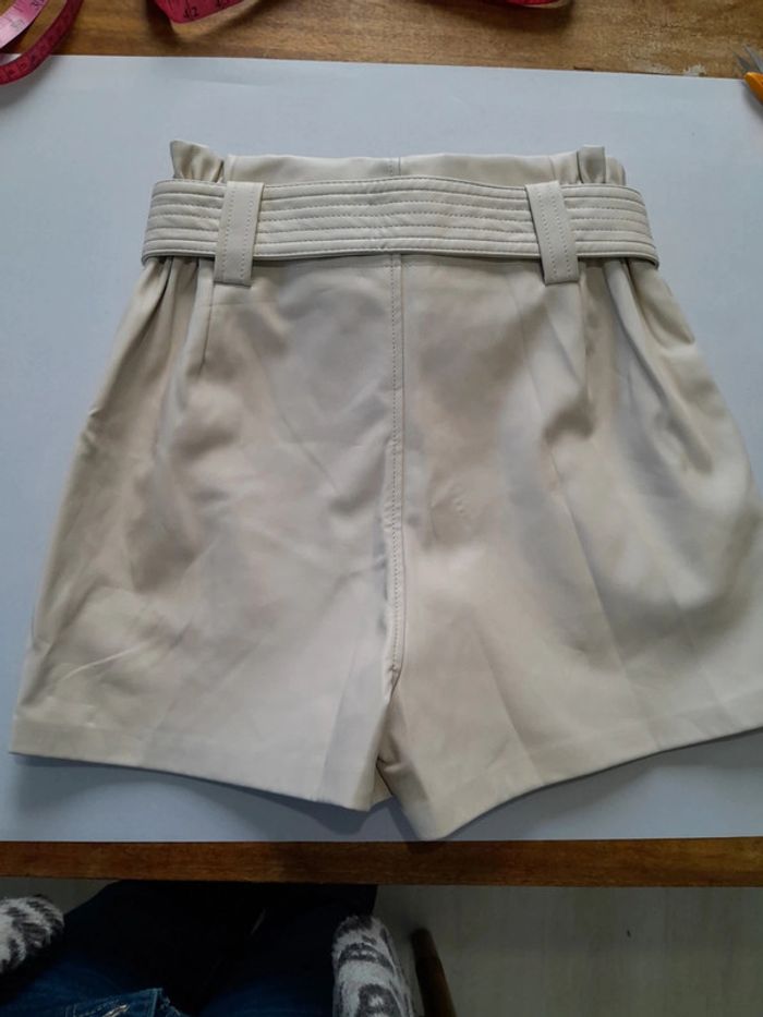 Short taille haute simili la city - photo numéro 2