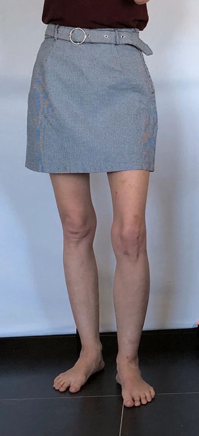 Jupe grise motif pied de poule avec ceinture Divided comme neuve 36 - photo numéro 4