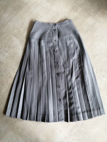Jupe mi-longue plissée grise Taille 36/38 Faite par une couturière