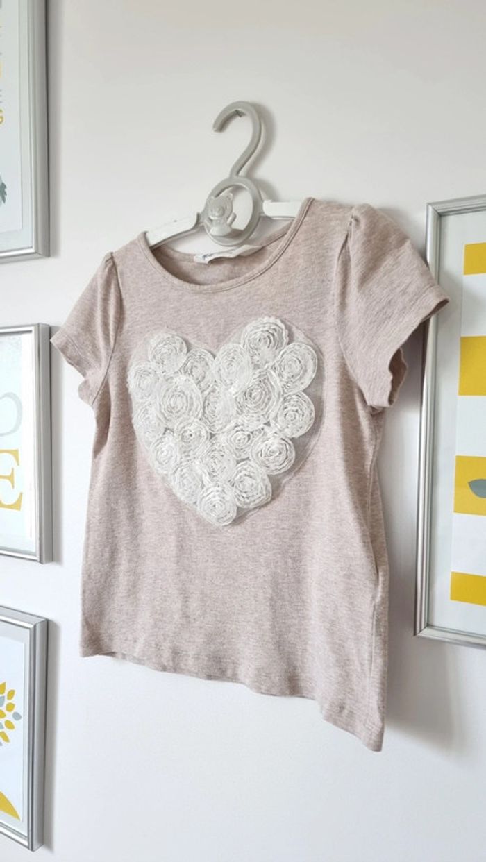T-shirt coeur H&M taille 2-4ans 98/104 comme neuf - photo numéro 4