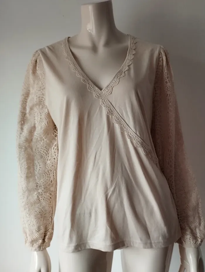 Blouse crème Blancheporte 42/44  manches en "dentelle"