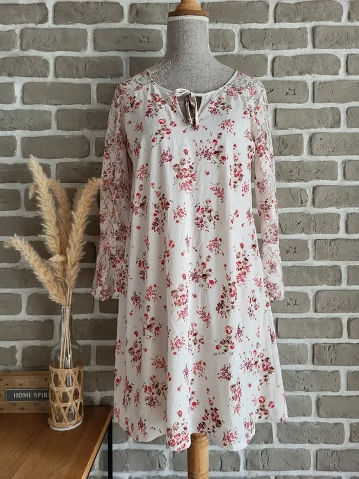 Robe fleuri dos et manches en dentelle - Romantique bohème