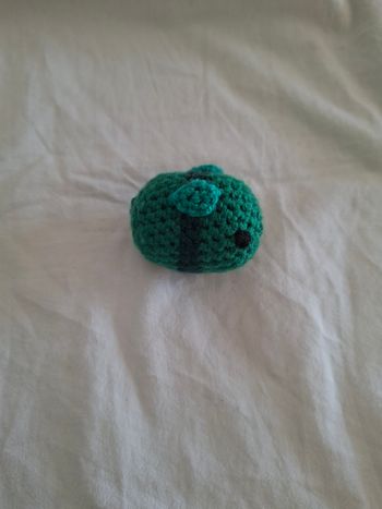 Petite abeille au crochet pour chat