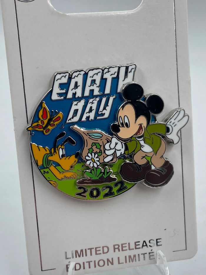 Disney Store Pin’s Mickey et Pluton Jour de la Terre 2022 - photo numéro 2