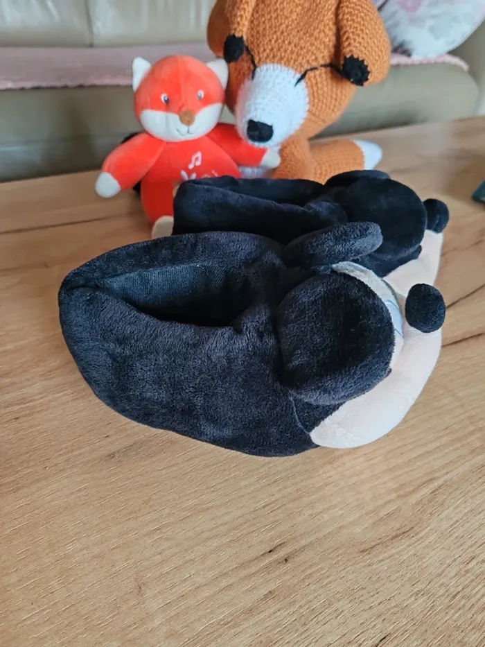 Chaussons chauds neufs garçon Mickey jamais portés 24-26 Disney = semelle 15,5cm à 16cm - photo numéro 3