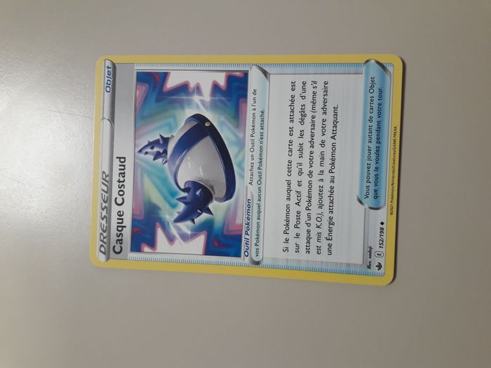 Casque Costaud carte Pokémon neuve