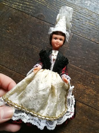 Poupée folklorique coiffe bigoudène