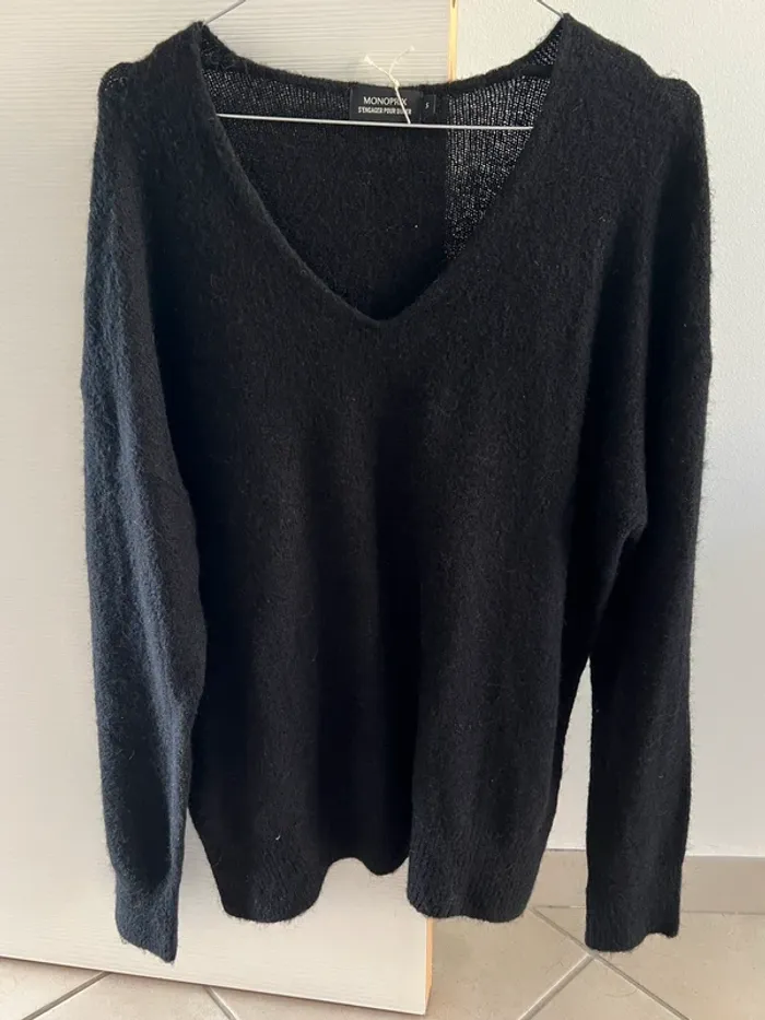 Pull col V uni contenant de l'alpaga