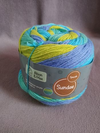 * 1 pelote Sundae Specials jaune bleus par Alison & Mae
