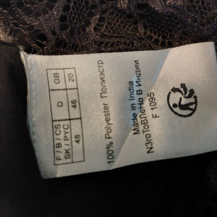 Robe noire avec dentelle - photo numéro 4