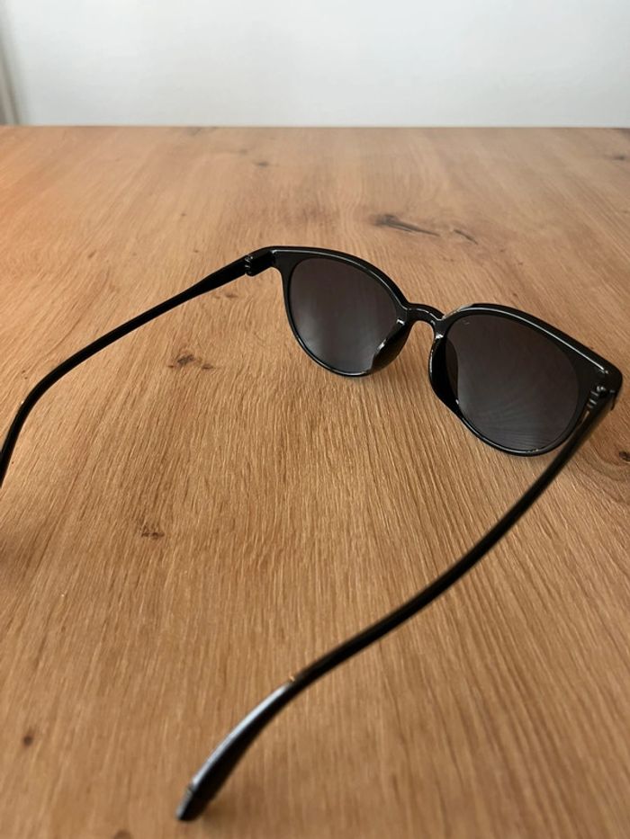 Lunettes de soleil femmes rondes noires - photo numéro 5