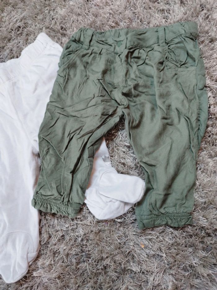 Lot de deux pantalons bébé fille 6 mois blanc et vert - photo numéro 2