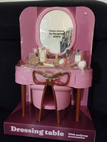 Coiffeuse  avec accessoires makeup