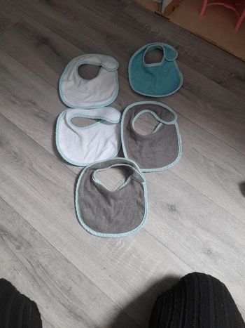Lot de 5 petits bavoirs